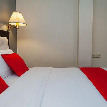 Super Oyo 90055 Mansion Inn Сибу Екстериор снимка