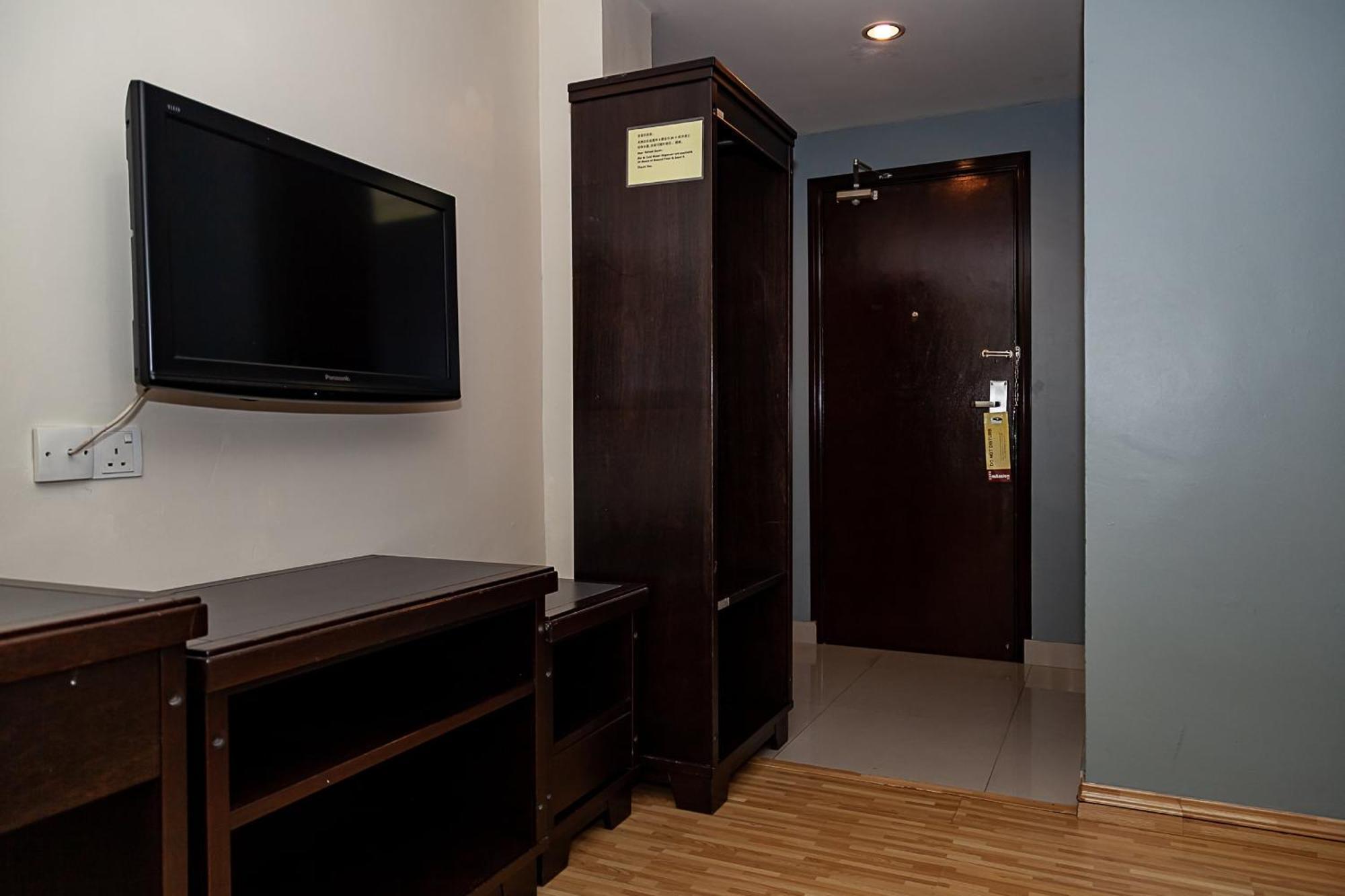Super Oyo 90055 Mansion Inn Сибу Екстериор снимка