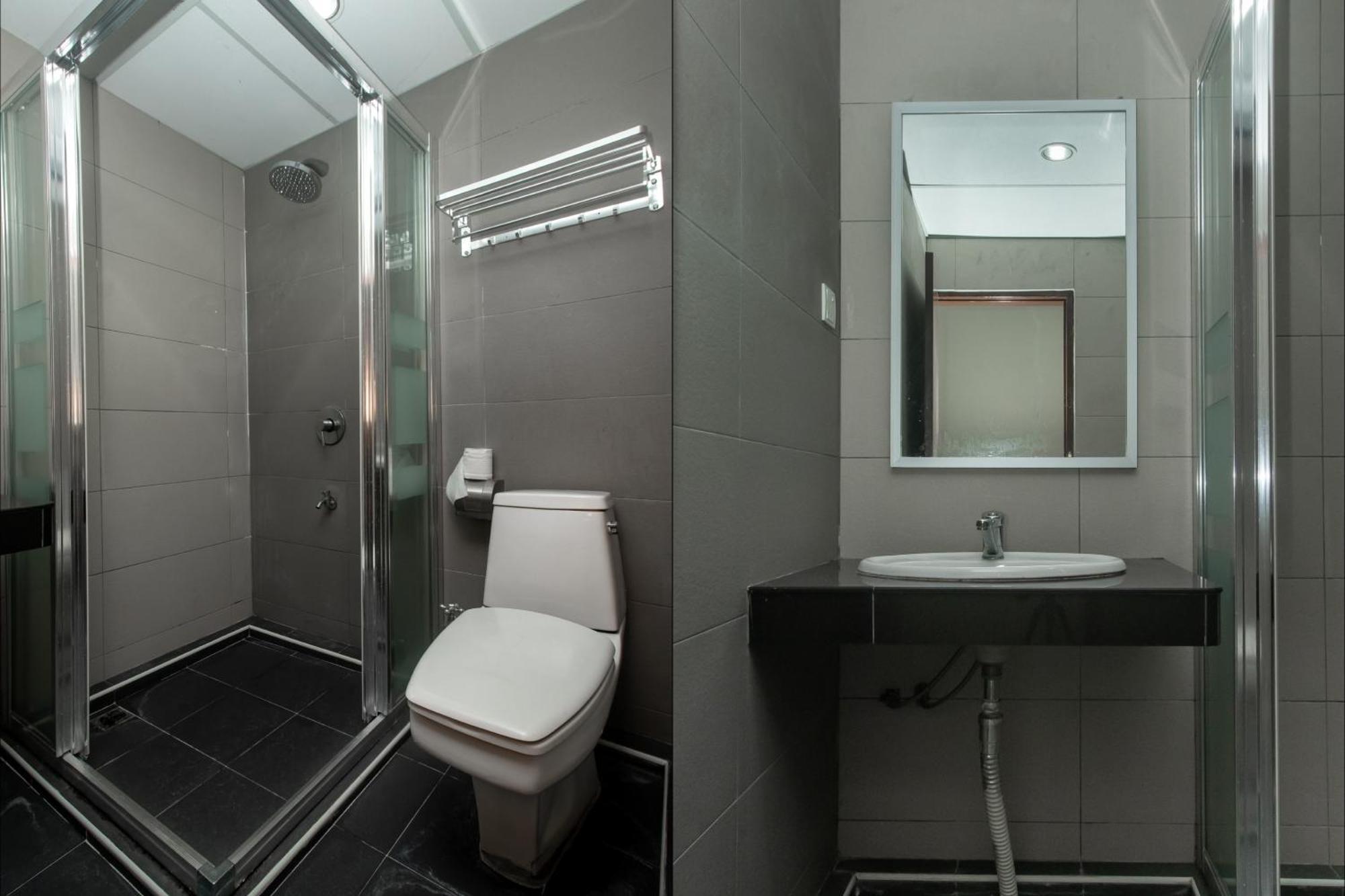 Super Oyo 90055 Mansion Inn Сибу Екстериор снимка