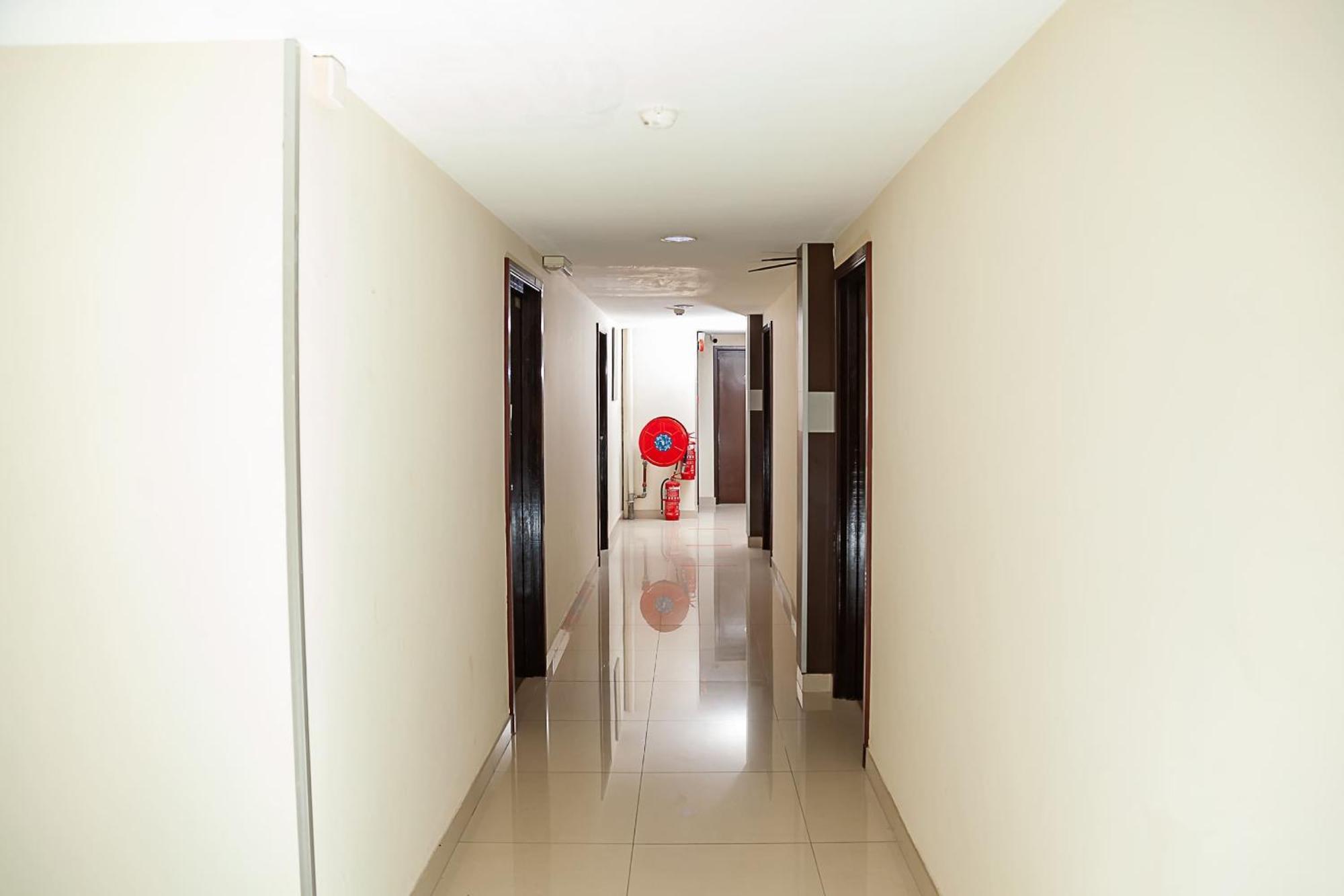Super Oyo 90055 Mansion Inn Сибу Екстериор снимка