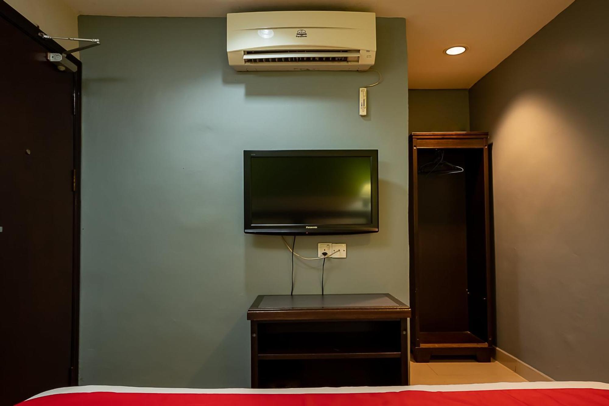 Super Oyo 90055 Mansion Inn Сибу Екстериор снимка