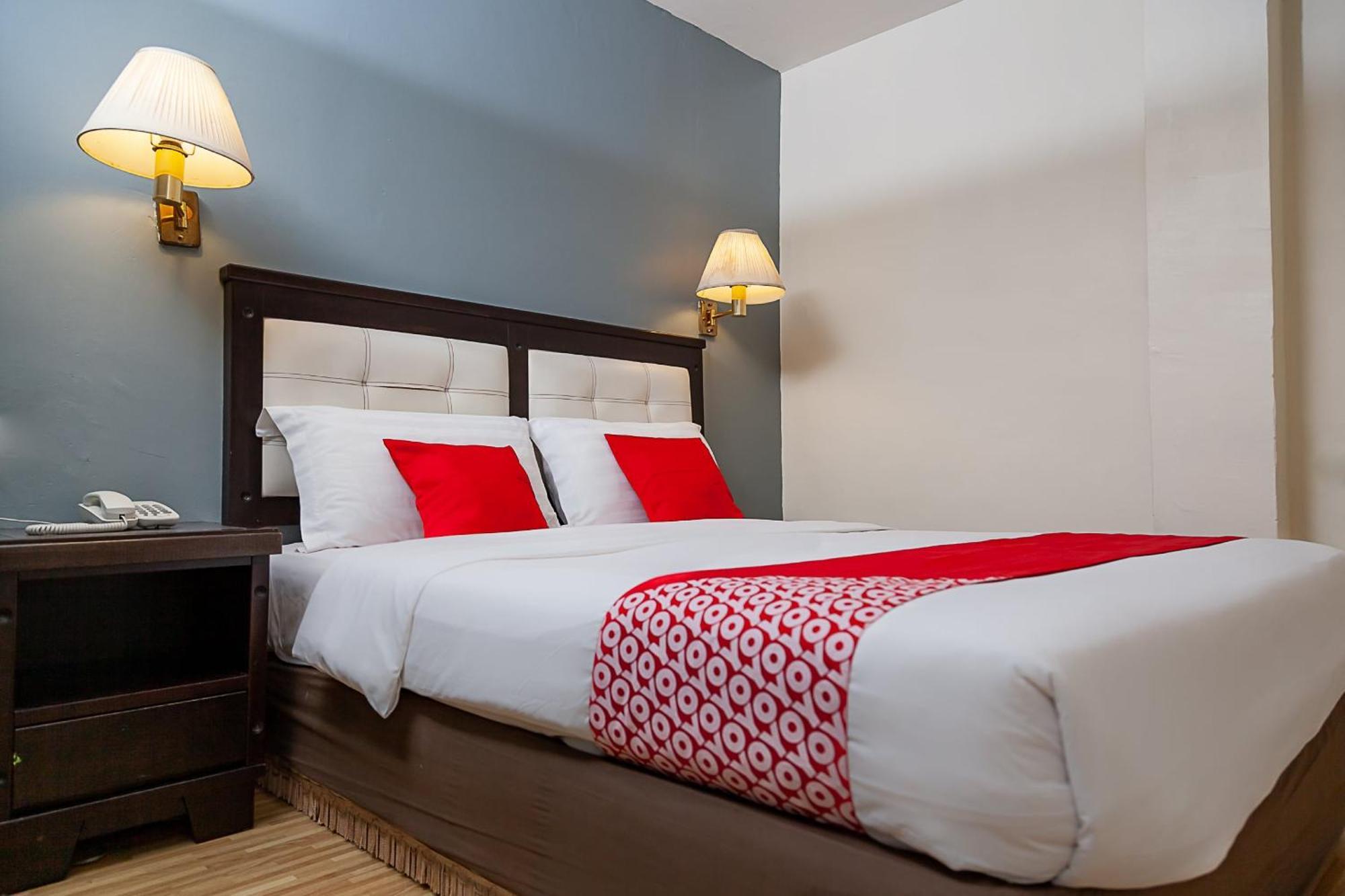Super Oyo 90055 Mansion Inn Сибу Екстериор снимка