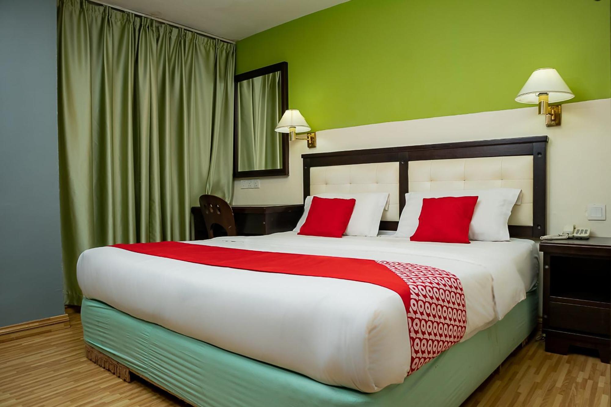 Super Oyo 90055 Mansion Inn Сибу Екстериор снимка