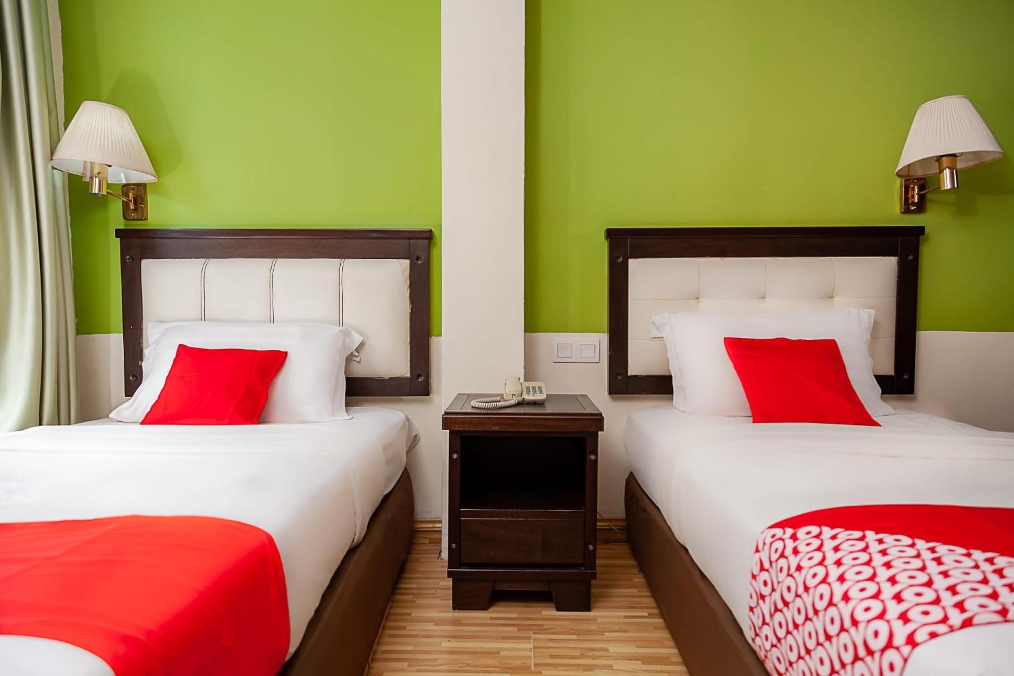 Super Oyo 90055 Mansion Inn Сибу Екстериор снимка