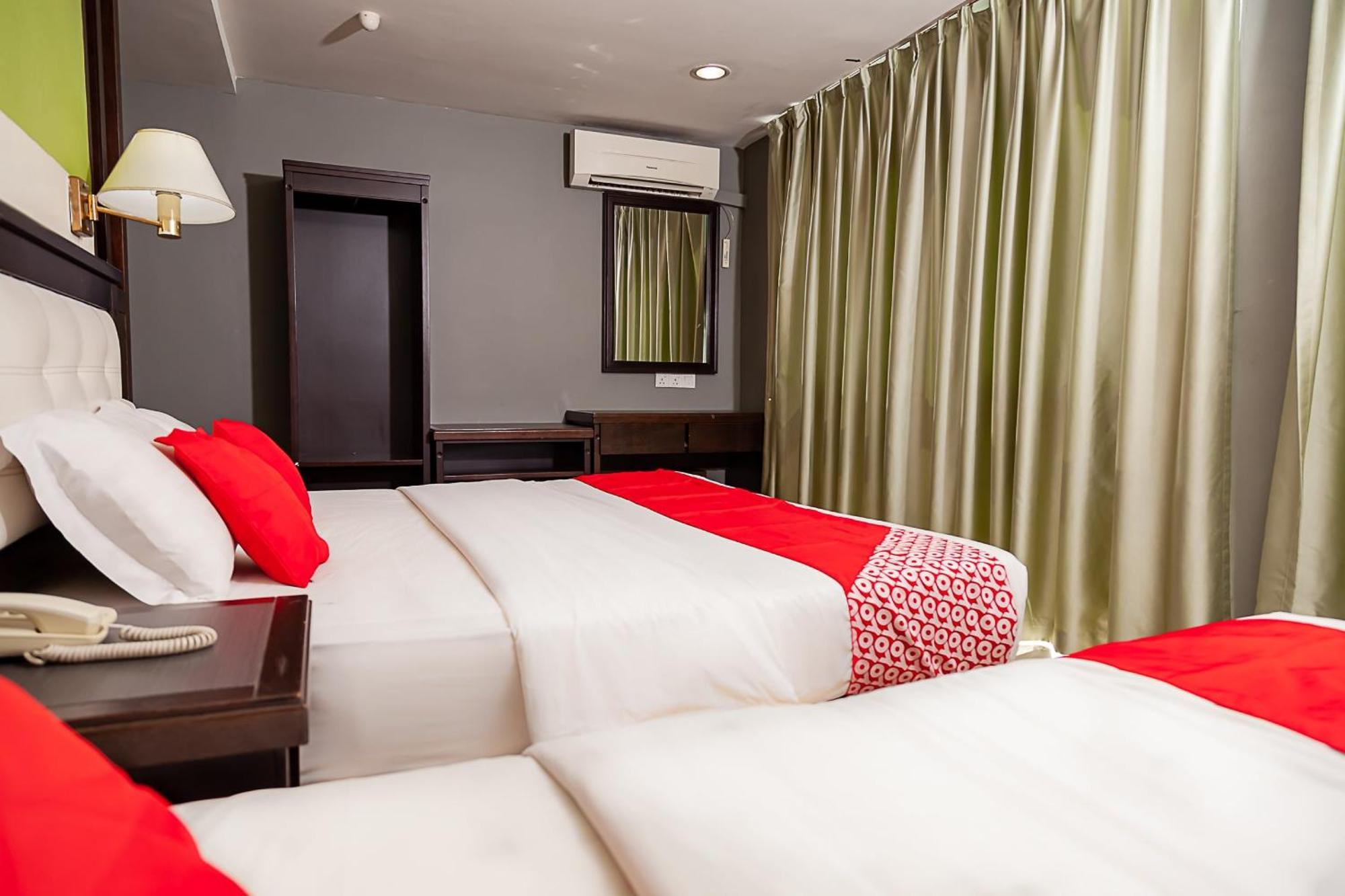 Super Oyo 90055 Mansion Inn Сибу Екстериор снимка