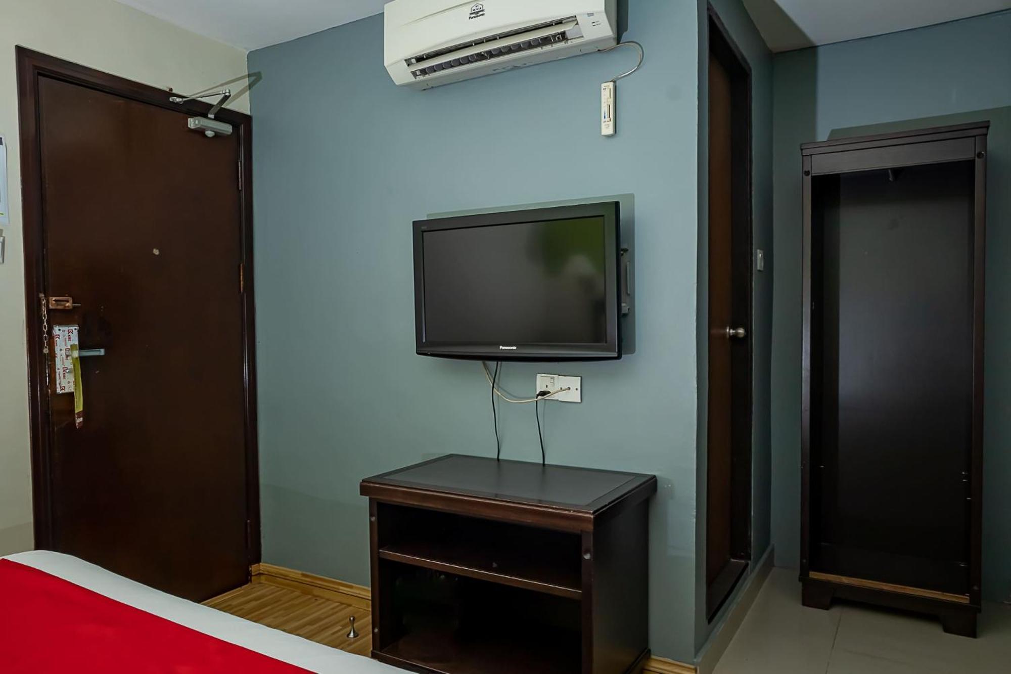 Super Oyo 90055 Mansion Inn Сибу Екстериор снимка