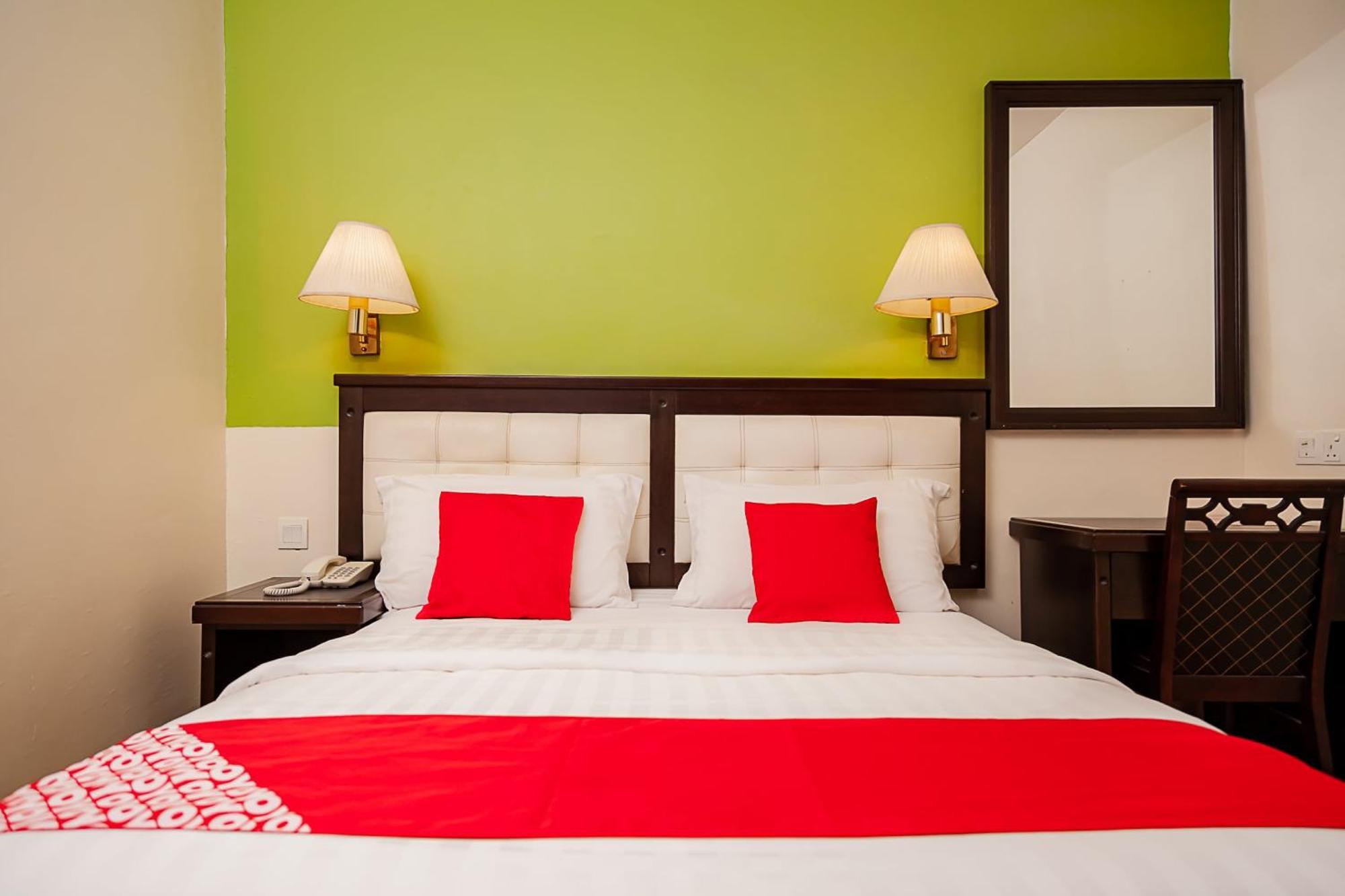 Super Oyo 90055 Mansion Inn Сибу Екстериор снимка