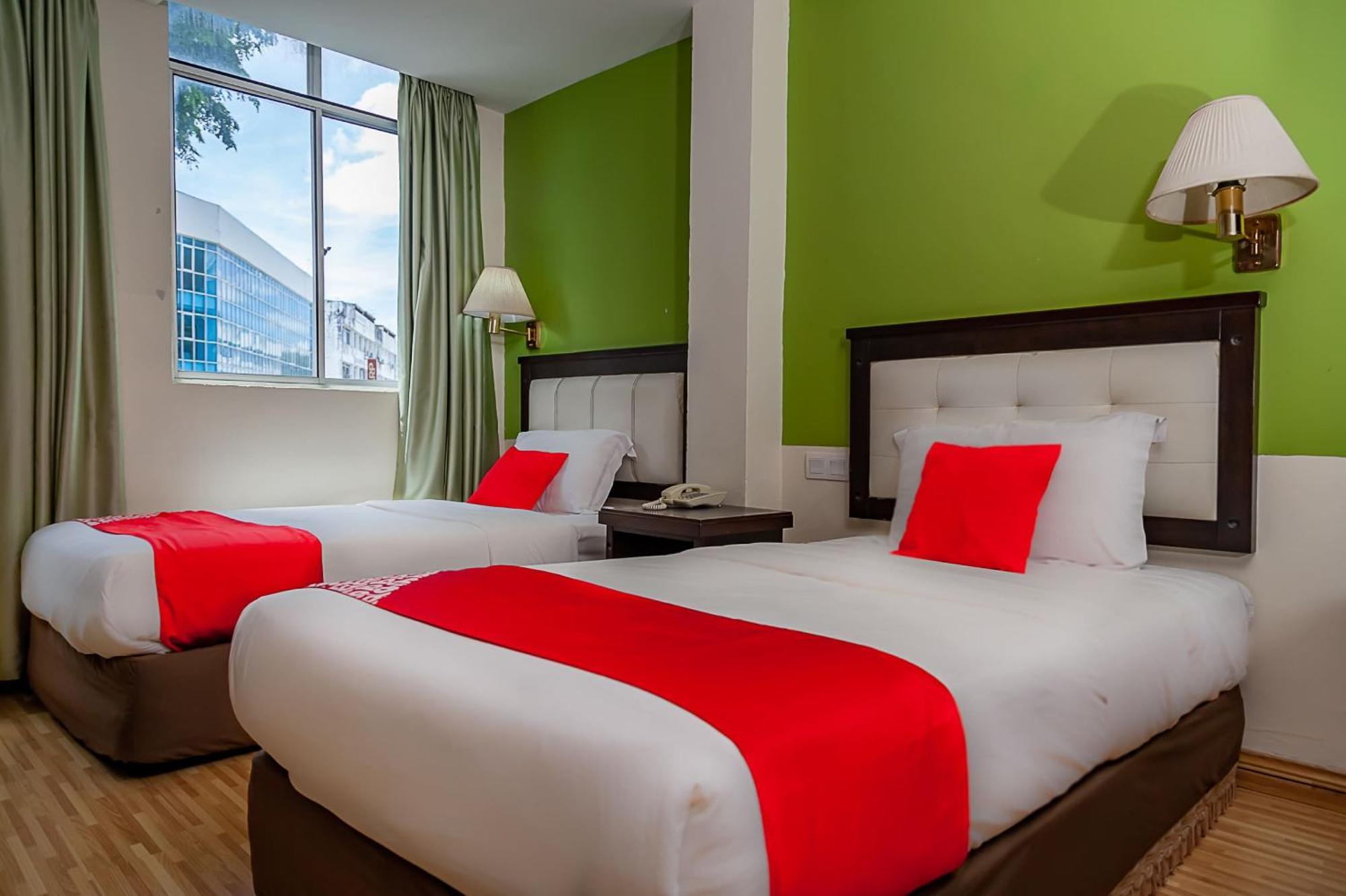 Super Oyo 90055 Mansion Inn Сибу Екстериор снимка