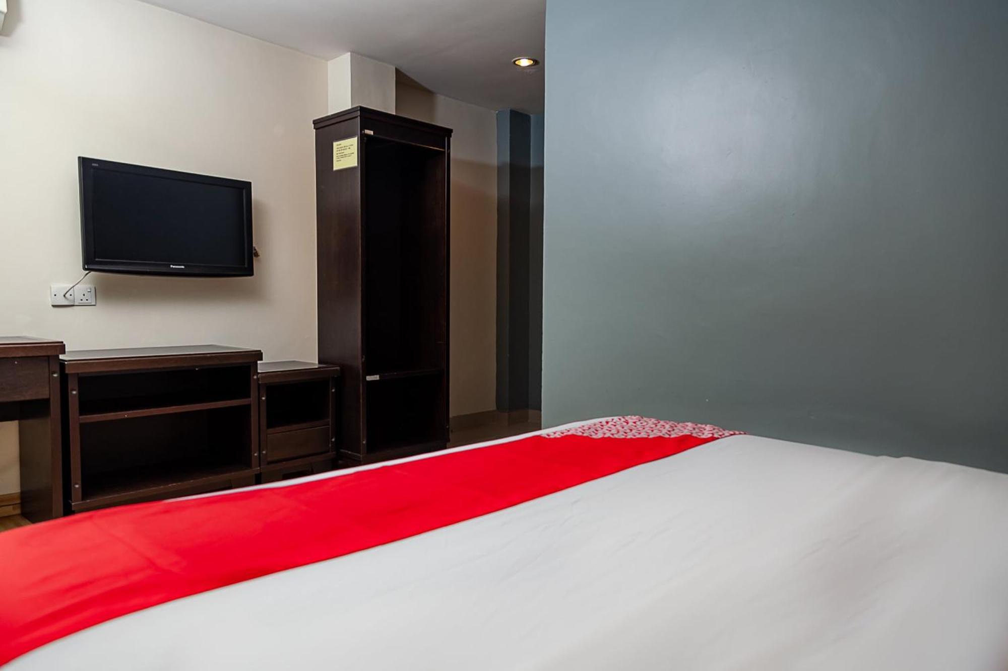 Super Oyo 90055 Mansion Inn Сибу Екстериор снимка