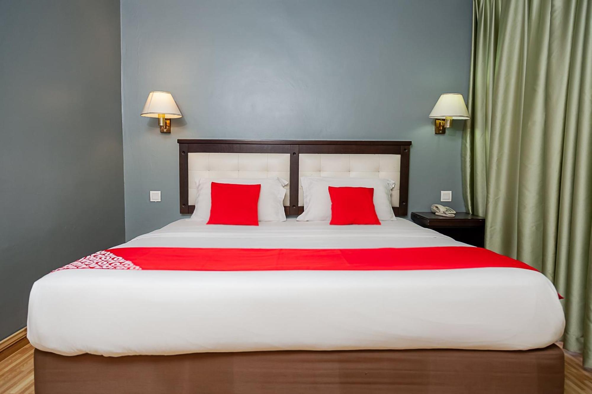 Super Oyo 90055 Mansion Inn Сибу Екстериор снимка