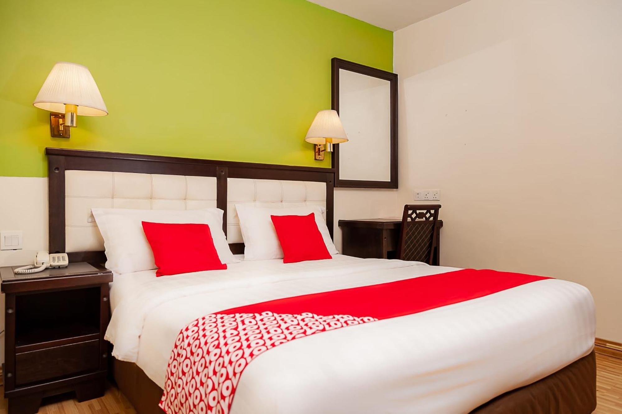 Super Oyo 90055 Mansion Inn Сибу Екстериор снимка