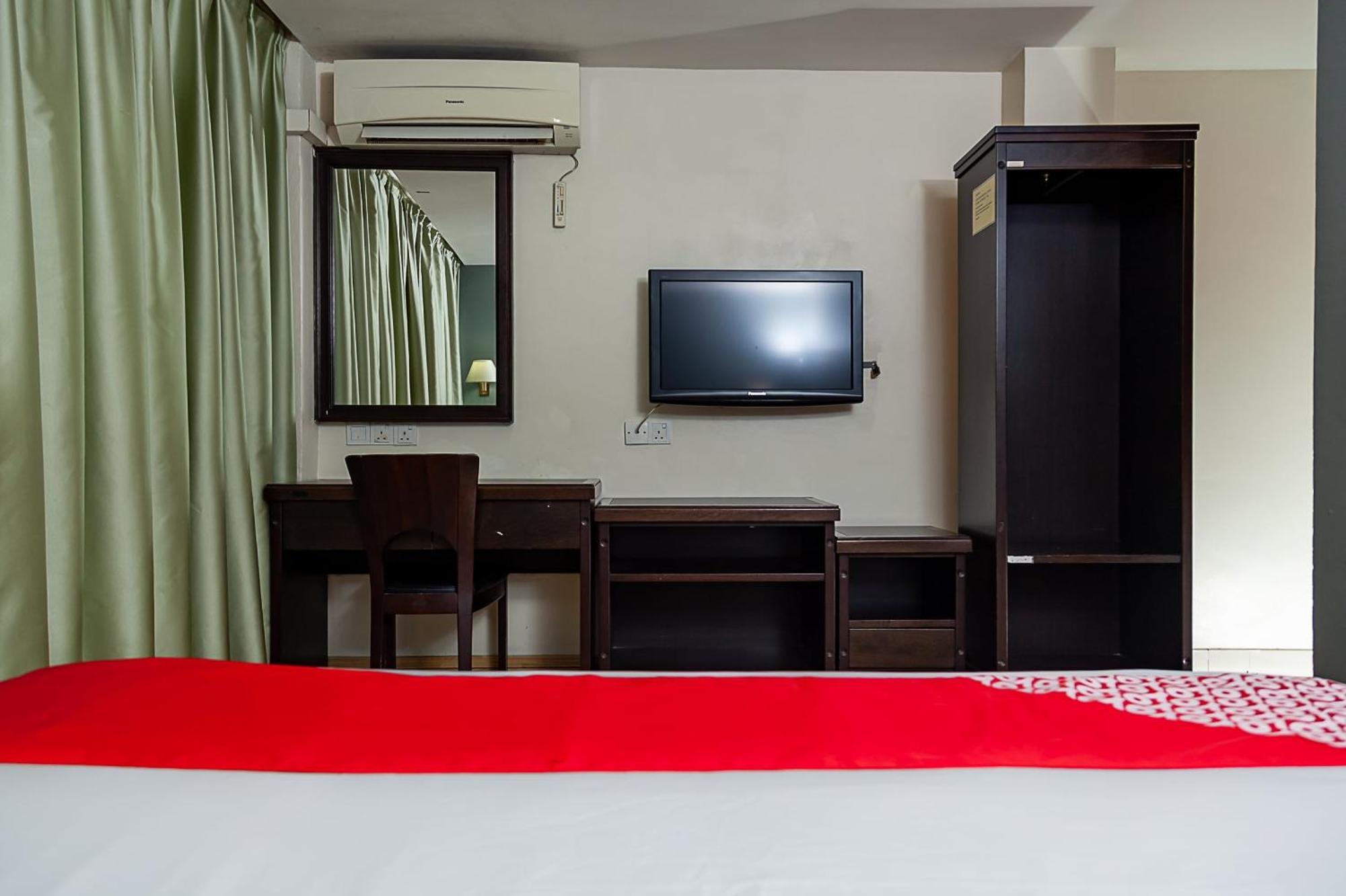 Super Oyo 90055 Mansion Inn Сибу Екстериор снимка