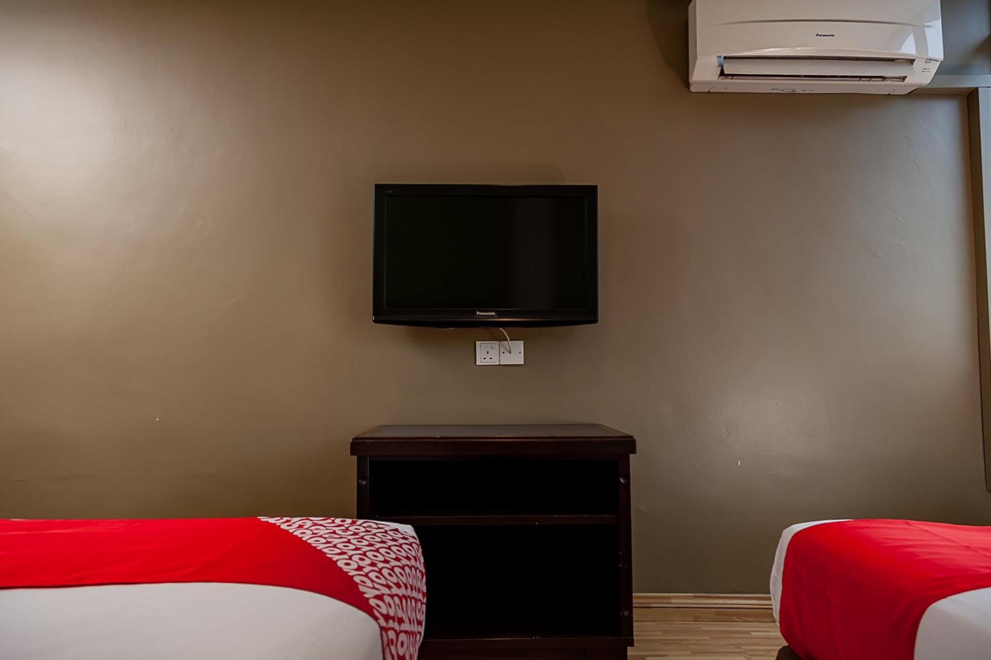 Super Oyo 90055 Mansion Inn Сибу Екстериор снимка