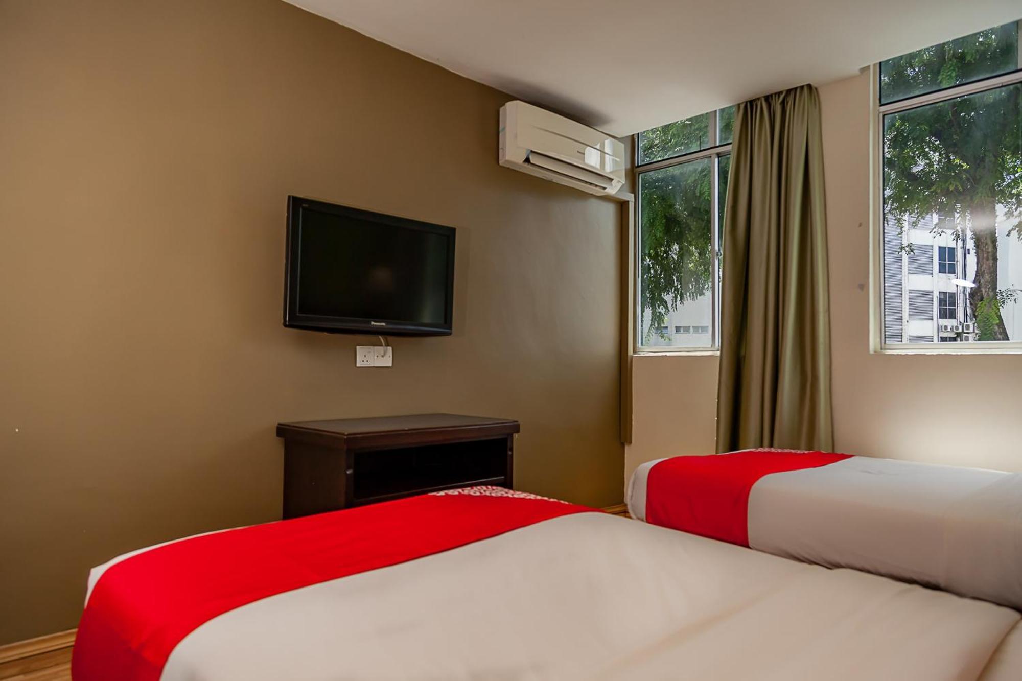 Super Oyo 90055 Mansion Inn Сибу Екстериор снимка