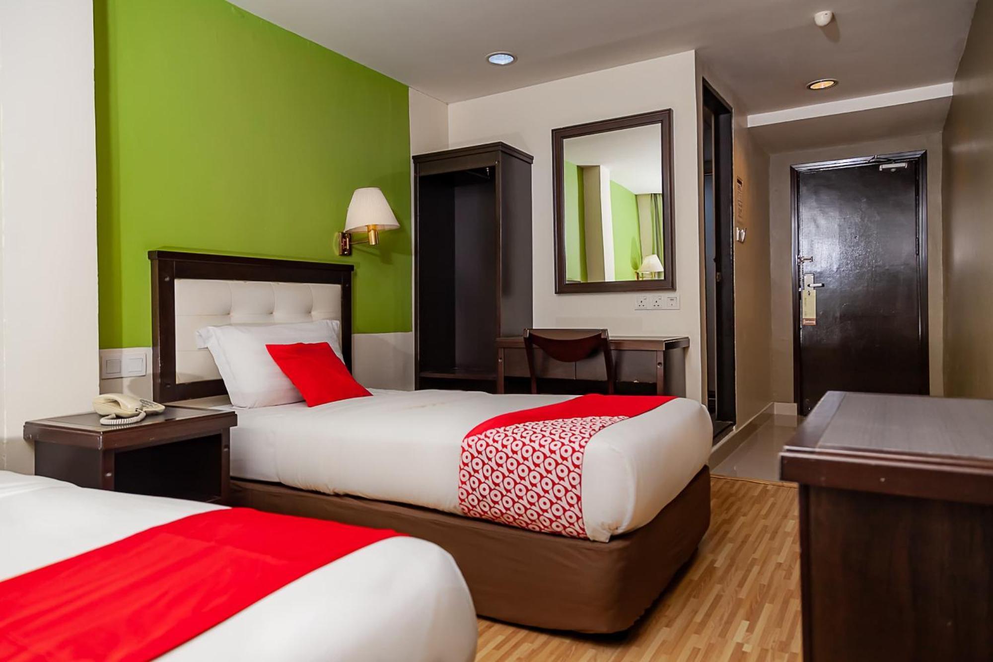 Super Oyo 90055 Mansion Inn Сибу Екстериор снимка