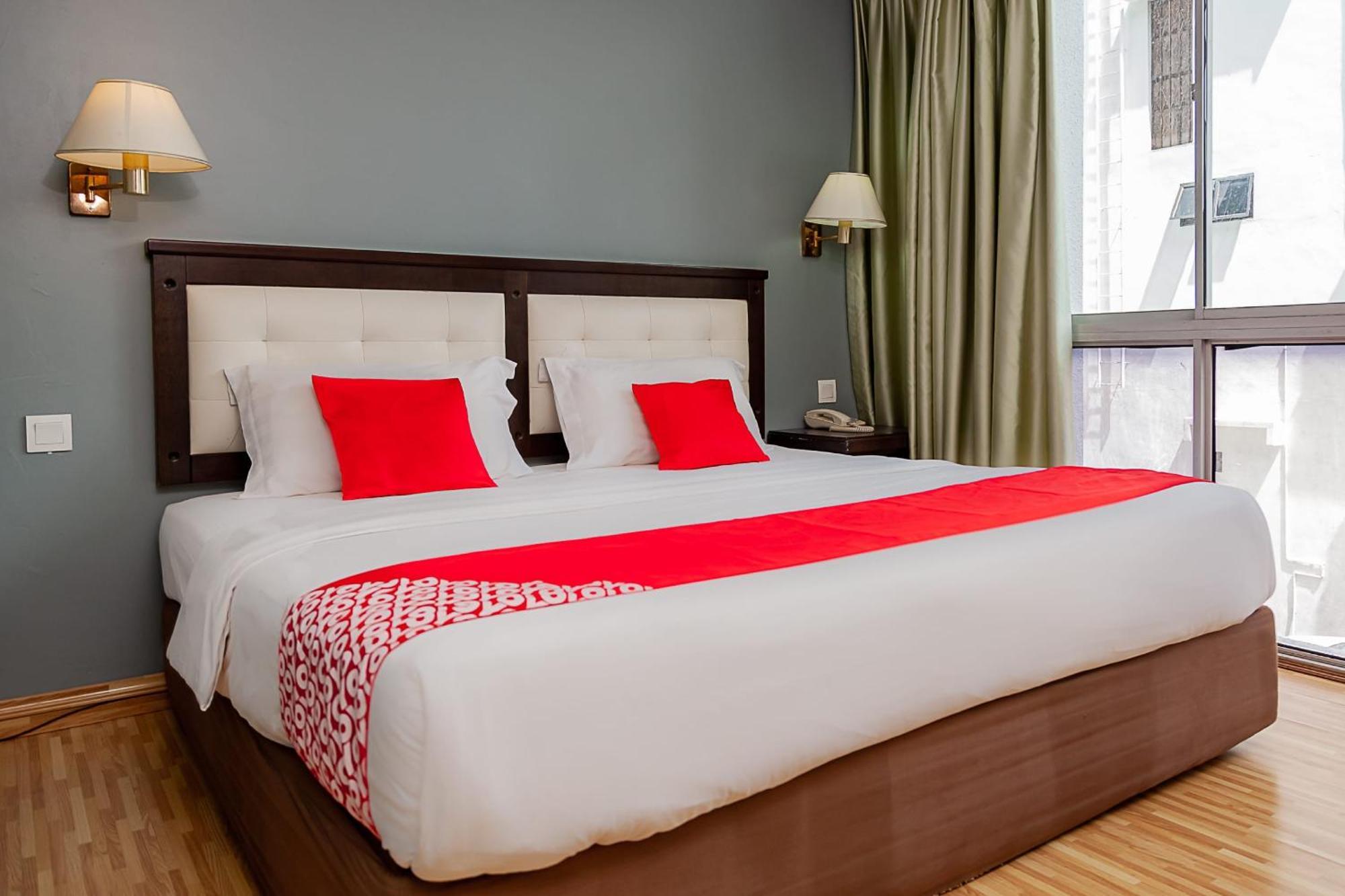Super Oyo 90055 Mansion Inn Сибу Екстериор снимка