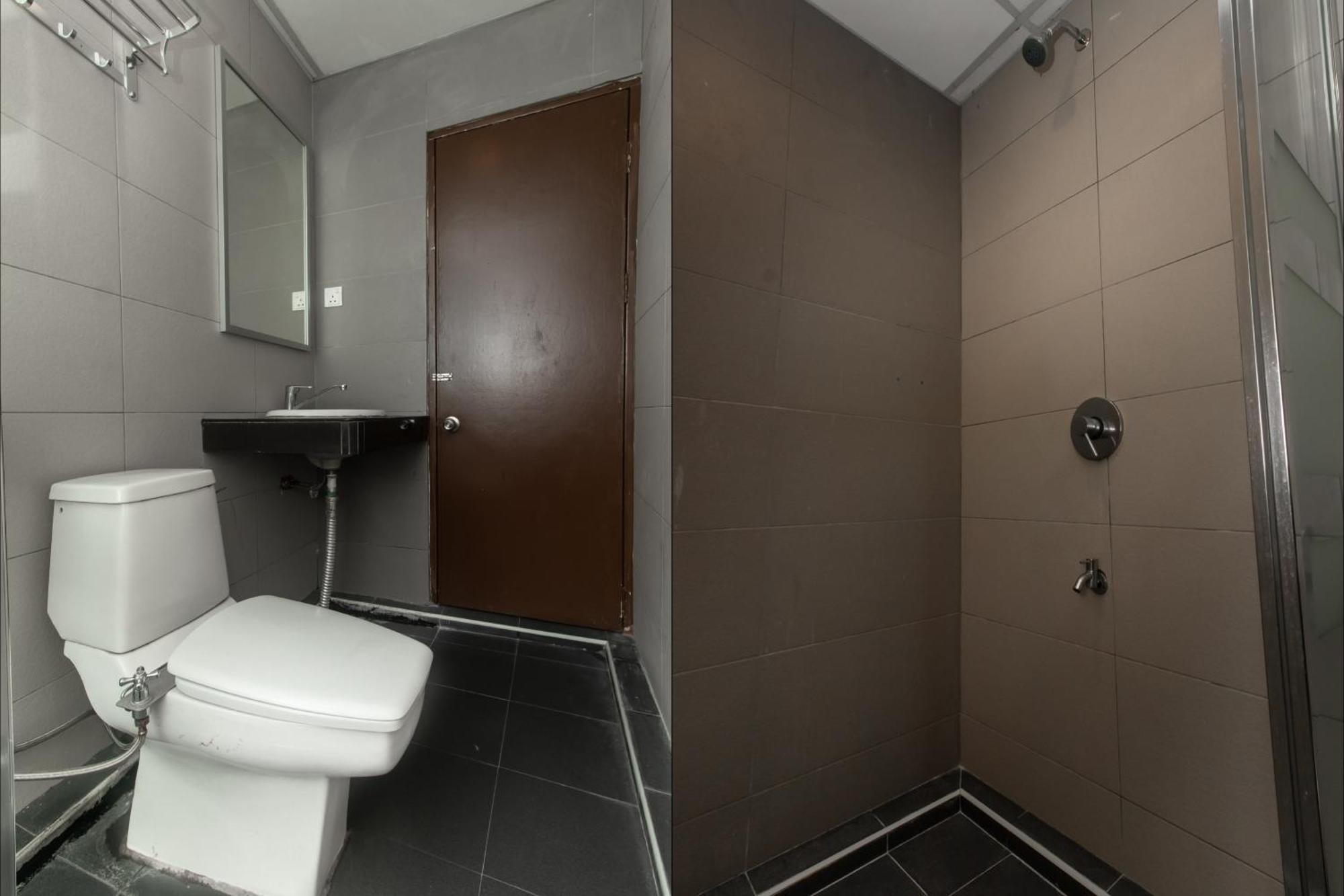 Super Oyo 90055 Mansion Inn Сибу Екстериор снимка