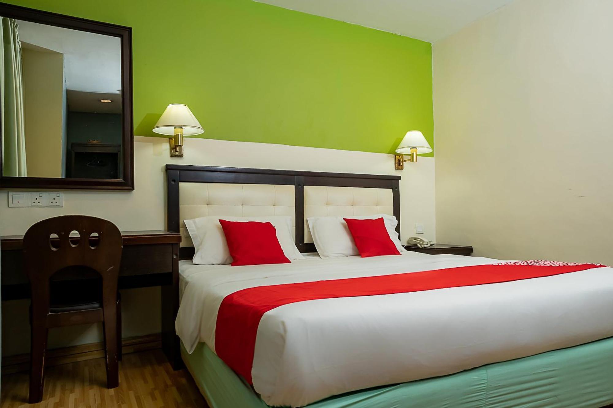 Super Oyo 90055 Mansion Inn Сибу Екстериор снимка