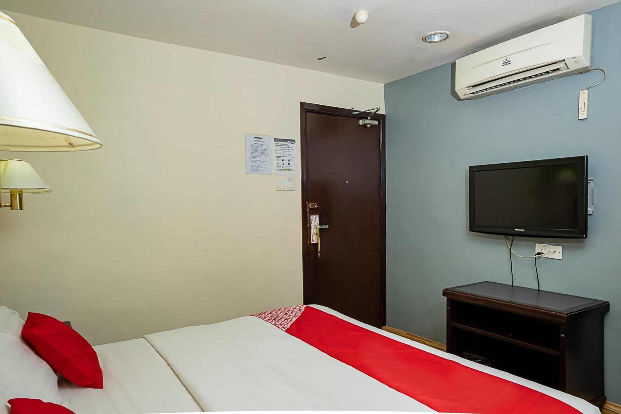 Super Oyo 90055 Mansion Inn Сибу Екстериор снимка