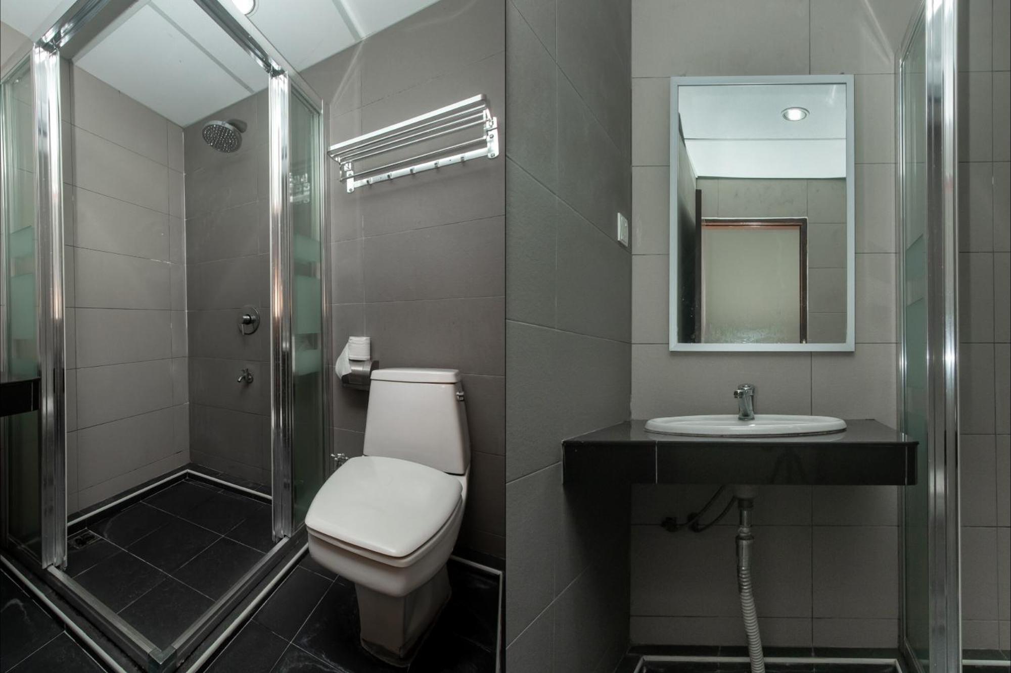 Super Oyo 90055 Mansion Inn Сибу Екстериор снимка