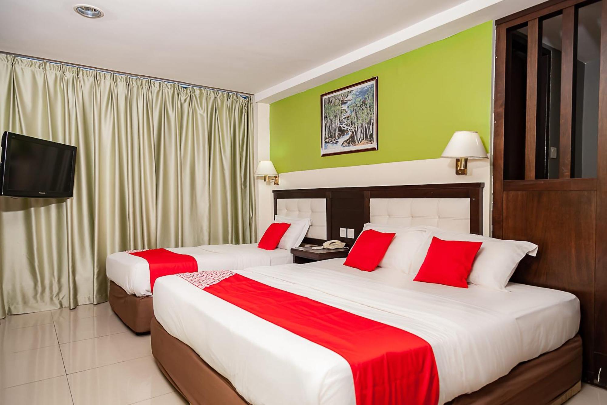 Super Oyo 90055 Mansion Inn Сибу Екстериор снимка